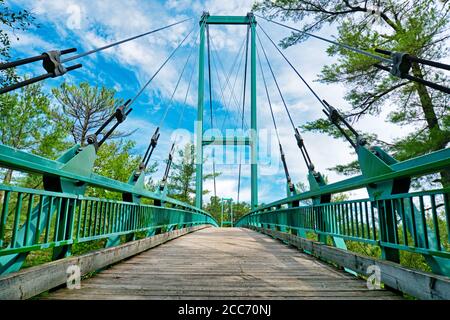 Der French River Provincial Park Schneemobil Hängebrücke ist die längste Brücke dieser Art in der Welt Stockfoto