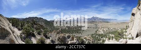 Bergpanorama mit Blick auf Mount Humphreys und Mount Tom Über Bishop Creek Stockfoto