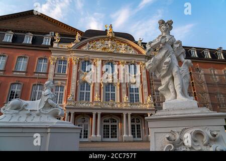 Kurfürstliches Palais, im Stadtzentrum von Trier, Rheinland-Pfalz, Deutschland Stockfoto