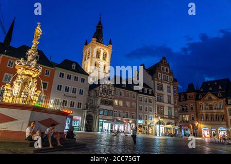 Häuser, Skyline am Hauptmarkt in der Innenstadt von Trier, Rheinland-Pfalz, Deutschland Stockfoto