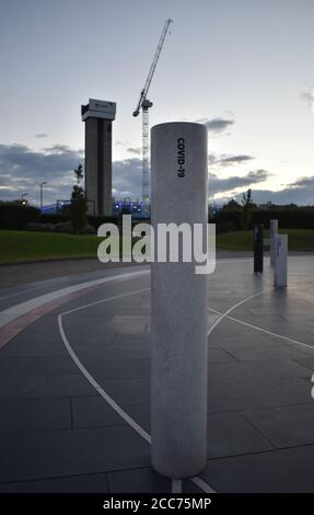 Ein Pfeiler zur Erinnerung an die Covid-19-Pandemie. Dies ist bei MK Rose in Milton Keynes. Stockfoto