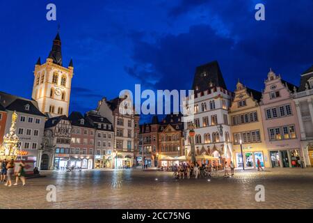 Häuser, Skyline am Hauptmarkt in der Innenstadt von Trier, Rheinland-Pfalz, Deutschland Stockfoto