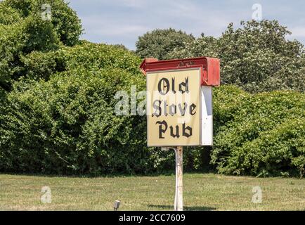 Schild für den Old Ove Pub in Sagaponack, NY Stockfoto