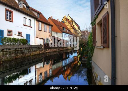 Eine schöne Aussicht auf Gebäude in der historischen Stadt Colmar, im Elsass, Frankreich Stockfoto