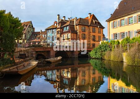 Eine schöne Aussicht auf Gebäude in der historischen Stadt Colmar, im Elsass, Frankreich Stockfoto