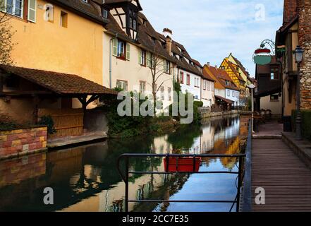 Eine schöne Aussicht auf Gebäude in der historischen Stadt Colmar, im Elsass, Frankreich Stockfoto