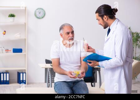 Patient leidet an Diabetes Hausarzt Stockfoto