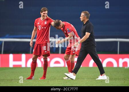 Finaljubel M, von links nach rechts Leon GORETZKA (M), Thomas MÜLLER (MÃ ller, M), Trainer Hans-Dieter 'Hansi' STREIFEN (M) Fußball Champions League, Halbfinale, Olympique Lyon - FC Bayern München (M), am 19. August 2020 im Estadio Jose Alvalade in Lissabon/Portugal. FOTO: Frank Hoermann/SVEN SIMON/Pool Â Verwendung weltweit Stockfoto