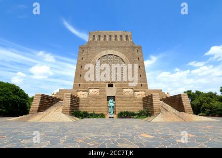 Voortrekker Monument in der Nähe von Pretoria in Südafrika. Struktur entworfen von Gerard Moerdijk. Zu Ehren von Voortrekkers, die die Kapkolonie verlassen haben. Stockfoto