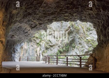 Hualien, Taiwan - Jiuqudong (Tunnel der neun Kurven) im Taroko Nationalpark. Ein berühmter Touristenort in Xiulin, Hualien, Taiwan. Stockfoto