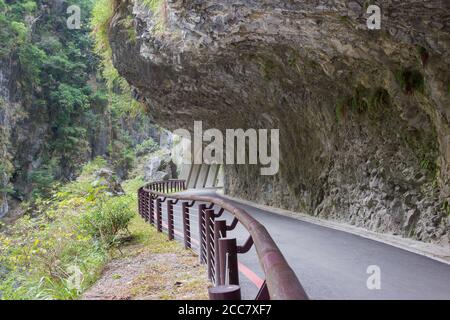 Hualien, Taiwan - Jiuqudong (Tunnel der neun Kurven) im Taroko Nationalpark. Ein berühmter Touristenort in Xiulin, Hualien, Taiwan. Stockfoto