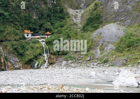 Hualien, Taiwan - Changchun (Ewiger Frühling) Schrein im Taroko Nationalpark, Xiulin, Hualien, Taiwan. Stockfoto