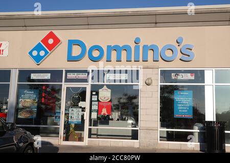 Dominos und Eingangsschild. London Ontario Kanada Luke Durda/Alamy Stockfoto