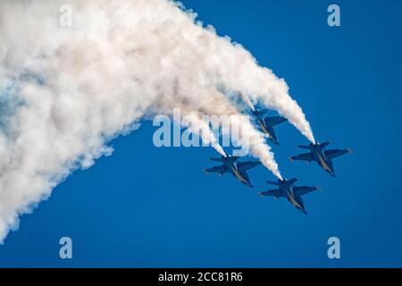 Die tollen Blue Angels haben eine tolle Flugshow gezeigt. Stockfoto