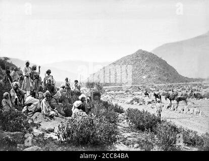 Afghanistan: 'Kohat Pass', Foto von John Burke (1843-1900), c. 1878-1880. Der zweite anglo-afghanische Krieg wurde zwischen dem britischen Raj und dem Emirat Afghanistan von 1878 bis 1880 geführt. Als Folge des großen Spiels zwischen Großbritannien und Russland wurde der Konflikt durch die Entsendung einer unerbetenen diplomatischen Mission nach Kabul angezettelt, trotz der Wünsche und Proteste von Sher Ali Khan, dem Amir von Afghanistan. Stockfoto