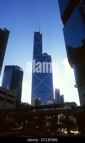 China: Bank of China Tower oder BOC Tower (erbaut zwischen 1985 und 1990), Central, Hongkong. Hongkong war ursprünglich ein dünn besiedeltes Gebiet mit Land- und Fischerdörfern und hat sich zu einem der bedeutendsten Finanzzentren und Handelshäfen der Welt entwickelt. Es ist der zehntgrößte Exporteur der Welt und der neuntgrößte Importeur. Stockfoto