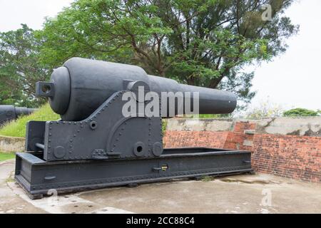 Armstrong Gun in Eternal Golden Castle (Erkunshen Battery) in Tainan, Taiwan. Wurde im Jahr 1876 zum Schutz gegen die Japaner abgeschlossen. Stockfoto