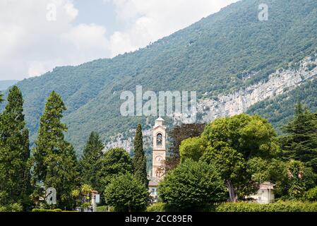 Turm der Kirche San Lorenzo in Tremezzo. Chiesa di San Lorenzo, Comer See, Italien, Europa. Stockfoto