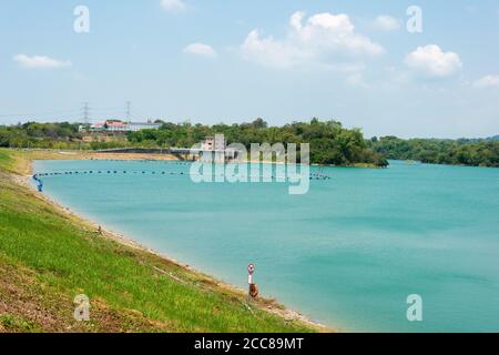 Wusanto Reservoir landschaftlich reizvolle Gegend im Guantian District, Tainan, Taiwan. Der Damm wurde von Yoichi Hatta entworfen und zwischen 1920 und 1930 gebaut. Stockfoto