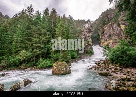 Cascate di Riva - auch bekannt als Campo Tures oder Reinbach Wasserfall im Ahrntal der Alpen, Dolomiten, Südtirol, Italien Stockfoto