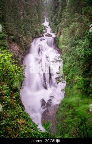 Cascate di Riva - auch bekannt als Campo Tures oder Reinbach Wasserfall im Ahrntal der Alpen, Dolomiten, Südtirol, Italien Stockfoto