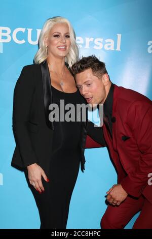 LOS ANGELES - 9. JANUAR: Maryse Ouellet, Michael Mizanin, The Miz bei der NBC TCA Winter Press Tour im Langham Huntington Hotel am 9. Januar 2018 in Pasadena, CA Stockfoto