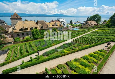 Schweiz, Kanton Waadt, Nyon, Blick von der Promenade des vielles Murailles Richtung Quartier de Rive und Genfersee Stockfoto