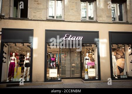 Etam Marke Damenbekleidung Schaufenster Stockfoto