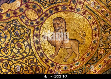 Mosaiken aus dem 12. Jahrhundert, die das Innere des Sala Di Ruggero schmücken, Raum Roger II, im Palazzo dei Normanni, Zentral Palermo. Sizilien. Stockfoto