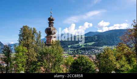 Herrliche Landschaft von Bruneck im Pustertal Stockfoto