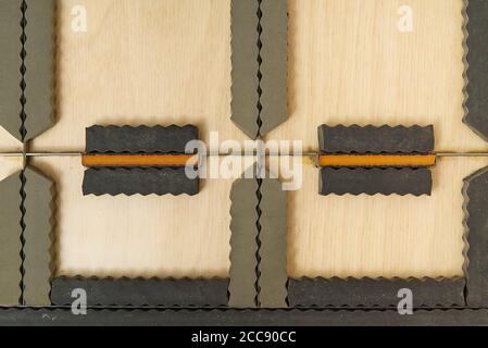 Stanzformen Form - Polygraph Industrie, zum Schneiden und Falten von Papier oder Karton zum Verpacken. Verpackung Produktion Stanzform. Stockfoto