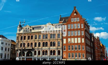 AMSTERDAM, NIEDERLANDE - Juni 2019 Dam Platz, der Platz ist das historische Zentrum der Stadt und umfasst den Königspalast Stockfoto