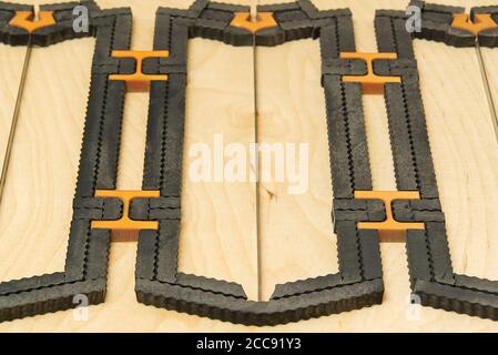 Stanzformen Form - Polygraph Industrie, zum Schneiden und Falten von Papier oder Karton zum Verpacken. Verpackung Produktion Stanzform. Stockfoto