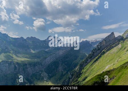 Schöne Erkundungstour durch die Appenzeller Berge in der Schweiz. - Appenzell/Alpstein/Schweiz Stockfoto