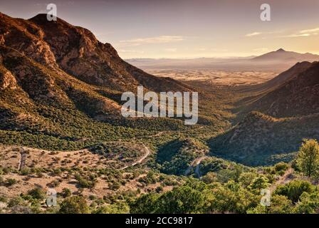 Montezuma Canyon, Montezuma Peak, San Pedro Valley, von der Montezuma Canyon Road in den Huachuca Mountains im Coronado National Memorial, Arizona, USA Stockfoto