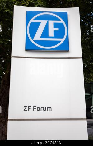 Friedrichshafen, Deutschland. August 2020. Sitz der Firma ZF Friedrichshafen AG. Die ZF Friedrichshafen AG ist ein weltweit agierender Technologiekonzern und liefert Systeme für die Mobilität von Pkw, Nutzfahrzeugen und Industrietechnik. Freirichshafen, 18. August 2020 Quelle: dpa/Alamy Live News Stockfoto