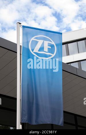Friedrichshafen, Deutschland. August 2020. Sitz der Firma ZF Friedrichshafen AG. Die ZF Friedrichshafen AG ist ein weltweit agierender Technologiekonzern und liefert Systeme für die Mobilität von Pkw, Nutzfahrzeugen und Industrietechnik. Freirichshafen, 18. August 2020 Quelle: dpa/Alamy Live News Stockfoto