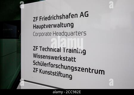 Friedrichshafen, Deutschland. August 2020. Sitz der Firma ZF Friedrichshafen AG. Die ZF Friedrichshafen AG ist ein weltweit agierender Technologiekonzern und liefert Systeme für die Mobilität von Pkw, Nutzfahrzeugen und Industrietechnik. Freirichshafen, 18. August 2020 Quelle: dpa/Alamy Live News Stockfoto