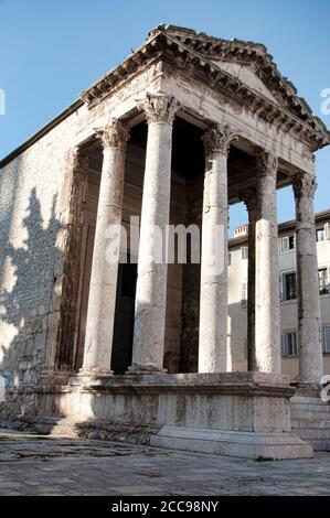 Tempel des Augustus, gewidmet dem ersten römischen Kaiser Augustus, in der Stadt Pula, Kroatien Stockfoto