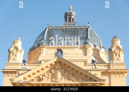 Detail der Glaskuppel des Kunstpavillons von Zagreb, es ist eine Kunstgalerie, in der Unterstadt Bereich der Stadt Zagreb, Kroatien. Es ist die Stockfoto