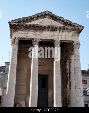 Tempel des Augustus, gewidmet dem ersten römischen Kaiser Augustus, in der Stadt Pula, Kroatien Stockfoto