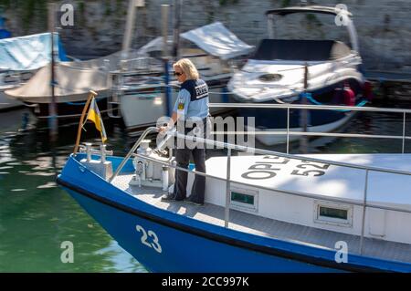 Uberlingen, Deutschland. August 2020. Ankunft des Wasserpolizeibootes im Mantelhafen bei der exklusiven Fotogelegenheit auf der Wasserpolizeistation in Uberlingen. Uberlingen, 19. August 2020 Quelle: dpa/Alamy Live News Stockfoto