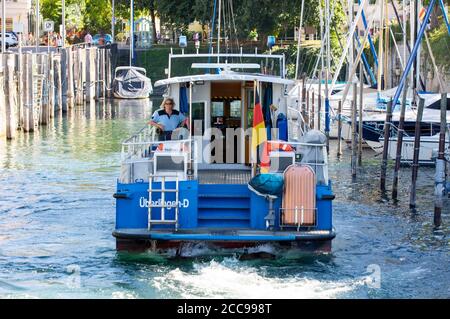 Uberlingen, Deutschland. August 2020. Abfahrt des Wasserpolizeibootes vom Mantelhafen bei der exklusiven Fotogelegenheit auf der Wasserpolizeistation in Uberlingen. Uberlingen, 19. August 2020 Quelle: dpa/Alamy Live News Stockfoto