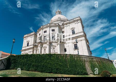 National Pantheon, auch bekannt als die Kirche Santa Engracia, ist ein Denkmal aus dem 17. Jahrhundert in Lissabon, Portugal Stockfoto