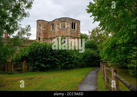 Otford Palace (oder der Erzbischöfliche Palast) in Otford, Kent, Großbritannien. Dies ist der Nord-West-Turm, das Prinzip überlebenden Überreste des Palastes. Stockfoto