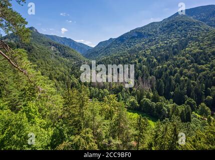 Gaderska-Tal, Tlsta-Massiv, Blick von der Burg Blatnica (Blatnický hrad), Nationalpark Velka Fatra, in der Nähe von Dorf Blatnica, Zilina Region Slowakei Stockfoto