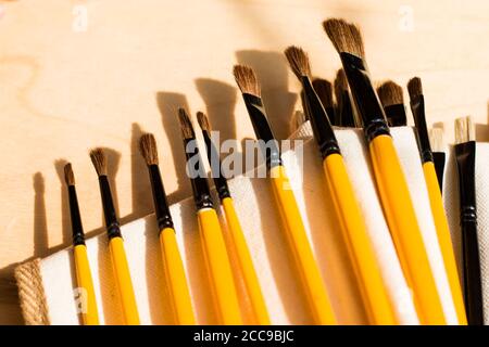 Pinsel-Set, Nahaufnahme. Marketing-Foto. Weißer Hintergrund, Studio shot.on the table. Stockfoto