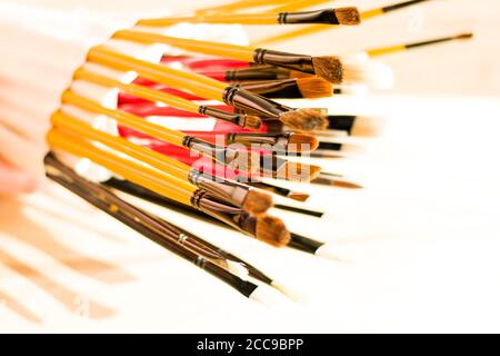 Pinsel-Set, Nahaufnahme. Marketing-Foto. Weißer Hintergrund, Studio shot.on the table. Stockfoto