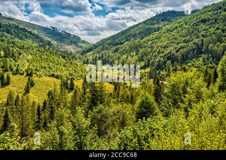 Rakovec Abschnitt des Dorfes Mlynky, Hnilec Flusstal, Slowakisches Erzgebirge, Slowakisches Paradies Nationalpark, Region Kosice, Slowakei Stockfoto