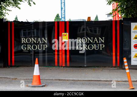 Baustelle für neue europäische Facebook-Hauptniederlassungen. Immobilienentwickler Ronan Group. Fibonacci Square, Dublin, Irland. Beschilderung Stockfoto